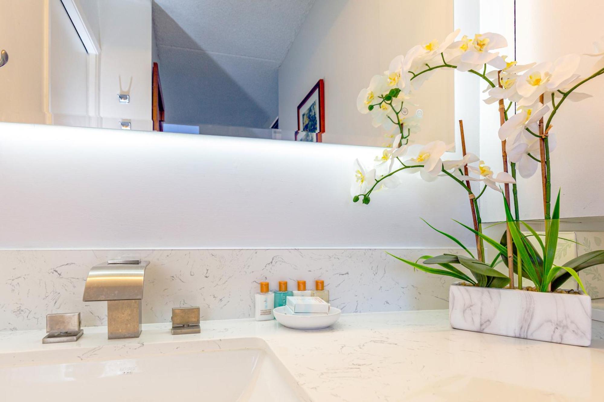 Renovated Ocean View Suite, Near Beach, Free Parking Honolulu Bagian luar foto